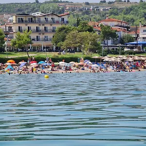 plaza-hotel.hotelschalkidiki.net/