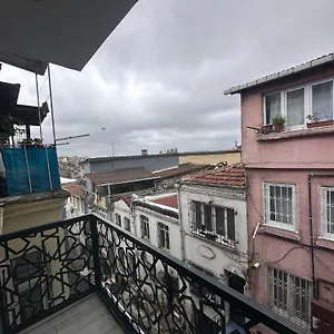  Apart Otel Taksim Larissa
